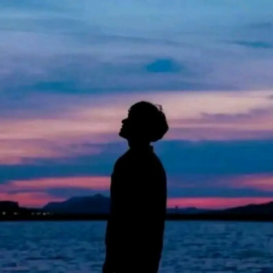 姆贝莫转会风云：曼联新星抉择与球迷热议